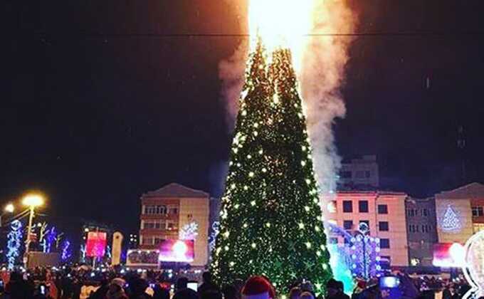 В одном из польских городов в новогоднюю ночь сгорела городская елка