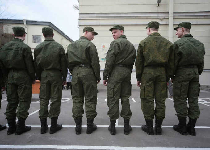 В московском военкомате призывника заковали в наручники